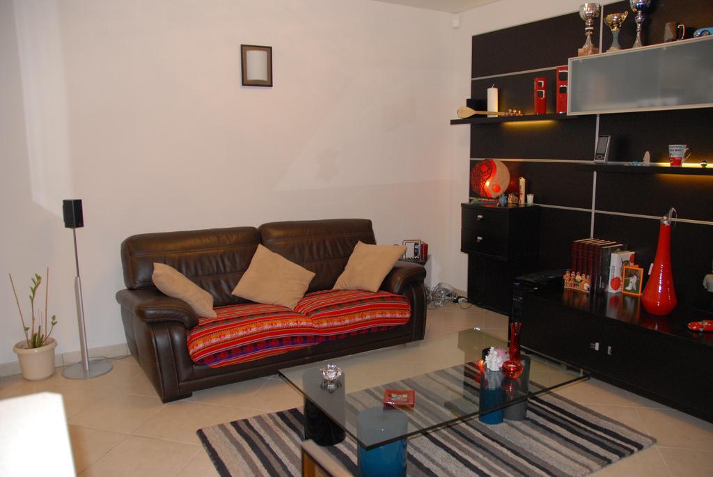 Fleur De Mai Apartment โรกบรูน-กัป-มาร์แต็ง ภายนอก รูปภาพ