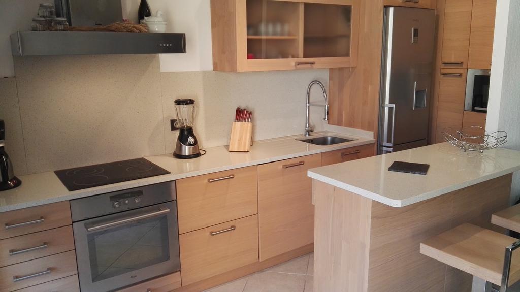 Fleur De Mai Apartment โรกบรูน-กัป-มาร์แต็ง ภายนอก รูปภาพ