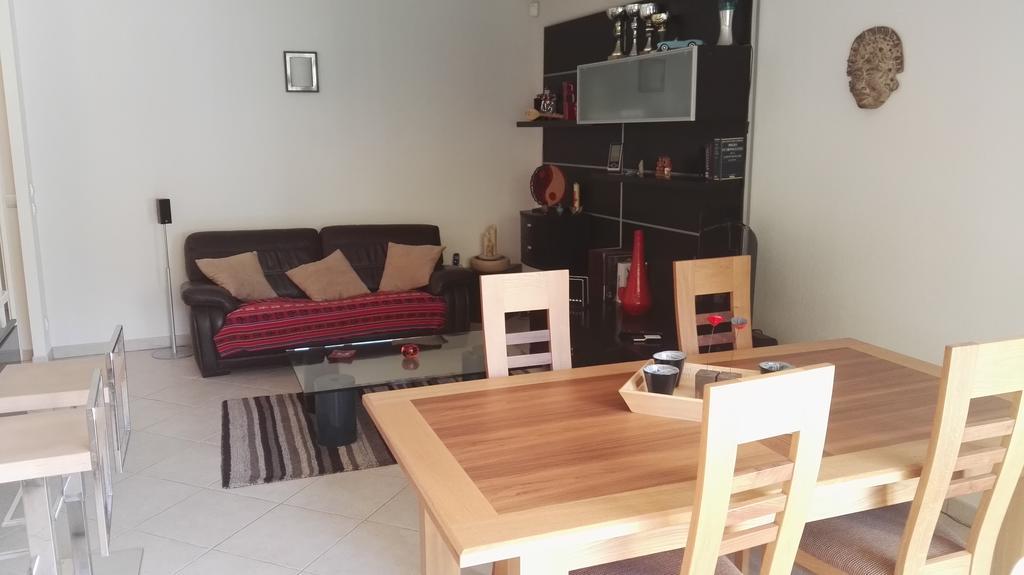 Fleur De Mai Apartment โรกบรูน-กัป-มาร์แต็ง ภายนอก รูปภาพ